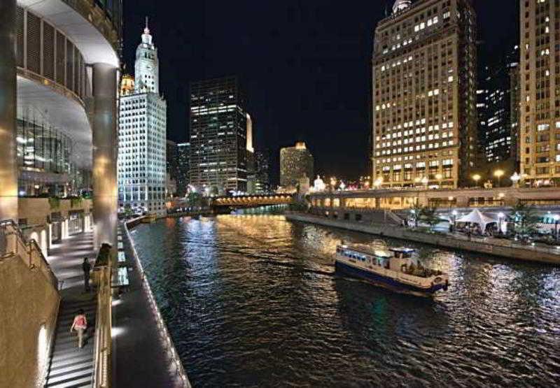 Fairfield Inn And Suites Chicago Downtown-River North Exterior photo