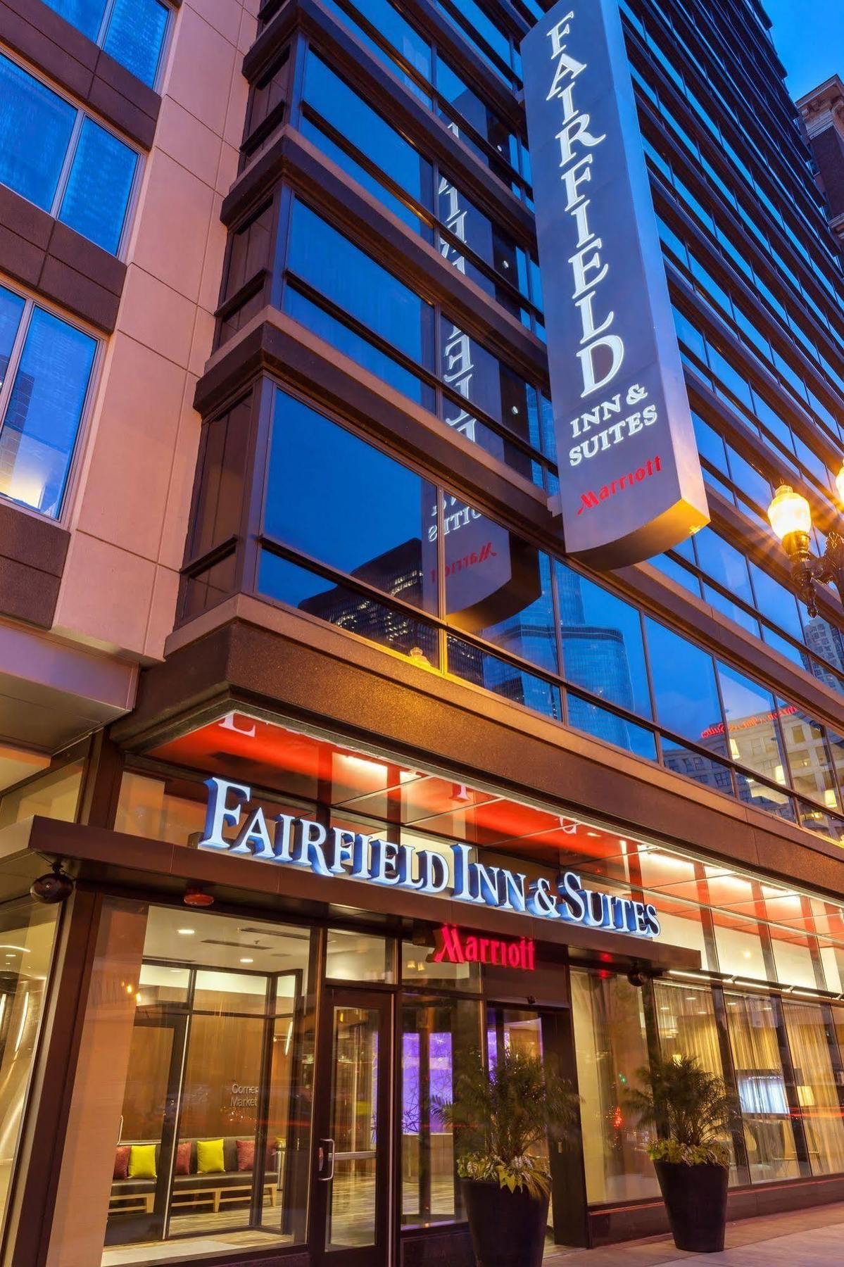 Fairfield Inn And Suites Chicago Downtown-River North Exterior photo